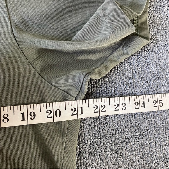 Uniqlo Green Men's Short Sleeve Tee L Minimalist Athleisure Neutral Performance - Picture 8 of 9